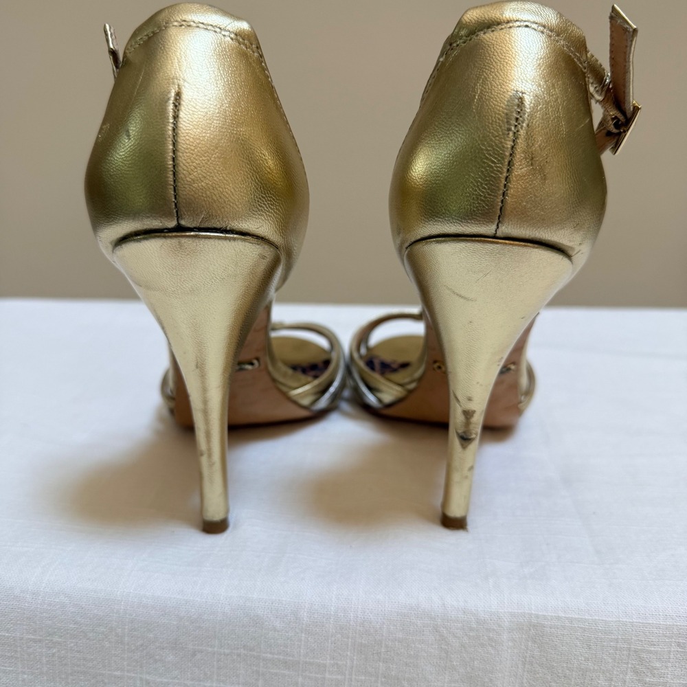 Betsey Johnson Stiletto Sandals 6M Gold Metallic T-Strap wedding formal gala - Picture 5 of 15